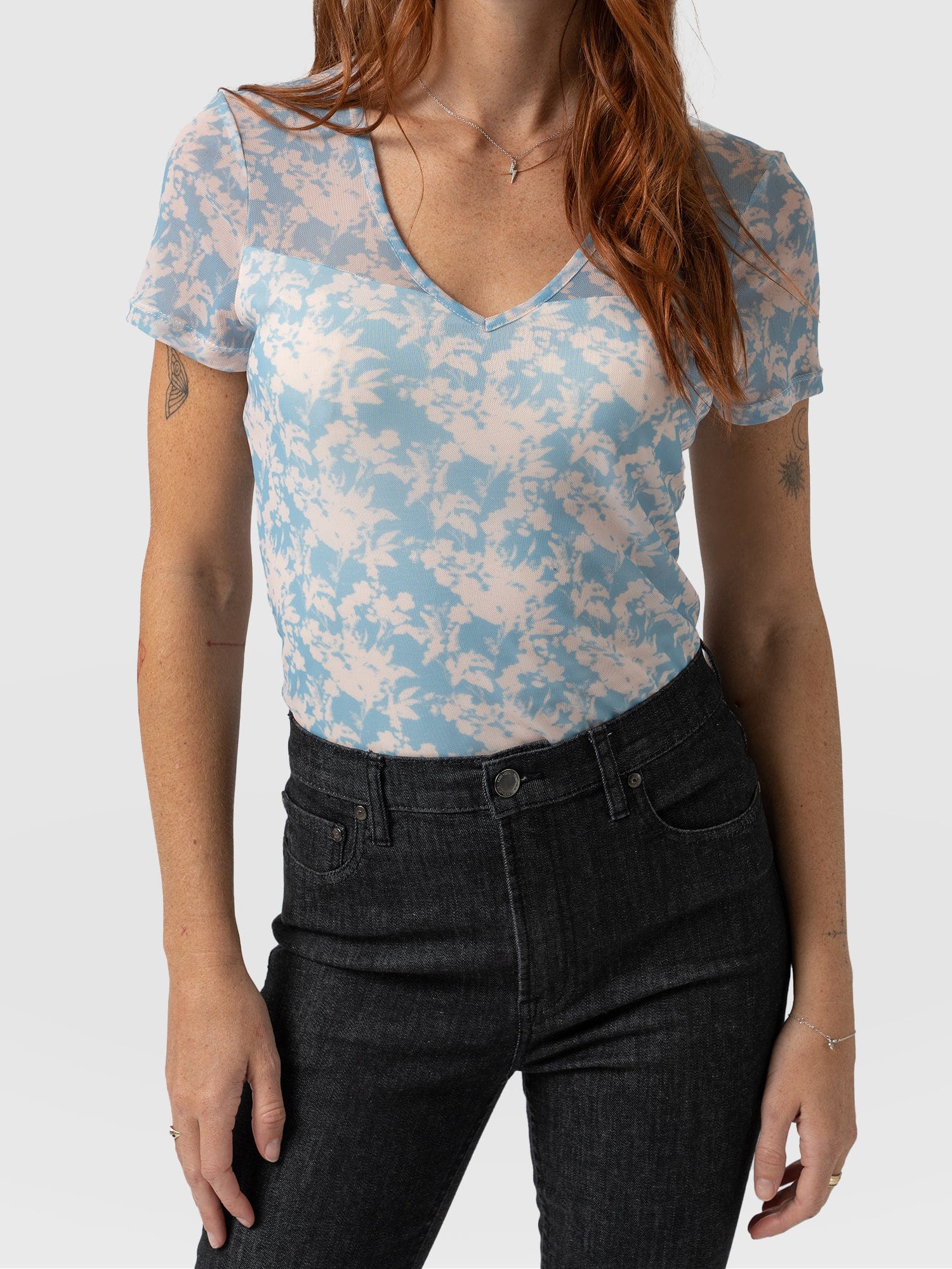 Millie Mesh Tee Blue Pixel - Women's Tops | Saint + Sofia® EU